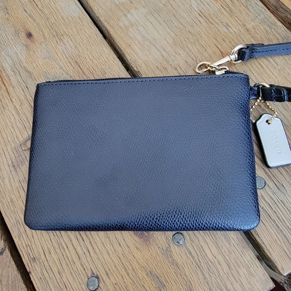 Coach wristlet - Picture 3 of 7